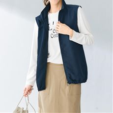 長め丈のナイロンベスト