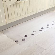 暮らしになじむ透明キッチンマット