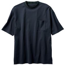 ジャケットの衿が汚れにくいキレイめTシャツ