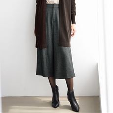ブーツにも合わせやすいワイドクロップドで 大人シックな着こなしを セシール Cecile