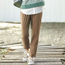 きちんと見えてラクなのはスポーツ用素材のパンツのおかげ セシール Cecile