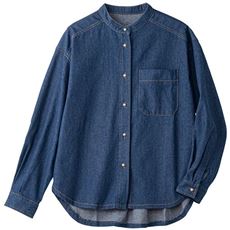 パール調ボタンのデニムシャツ