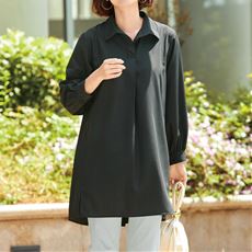 後ろボタンデザインロングシャツ
