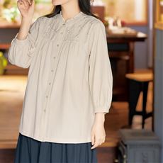 綿100%胸元華やぎ刺しゅうブラウス