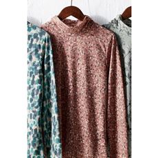 タートルネックプリントTシャツ