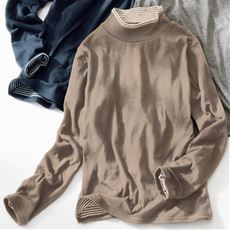 配色ハイネックTシャツ