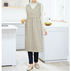 ふんわりシルエットのエプロンチュニック