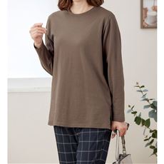 ベーシックな長袖Tシャツ