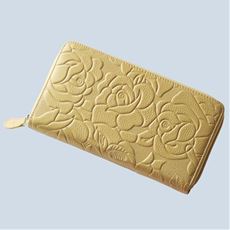 バラの型押し本革長財布