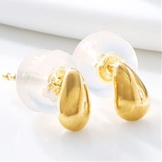 つけっぱなしできるしずく型ピアス