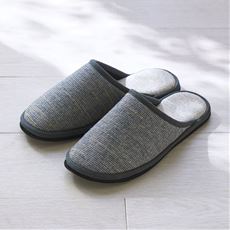 もっちり弾力! はずむスリッパ