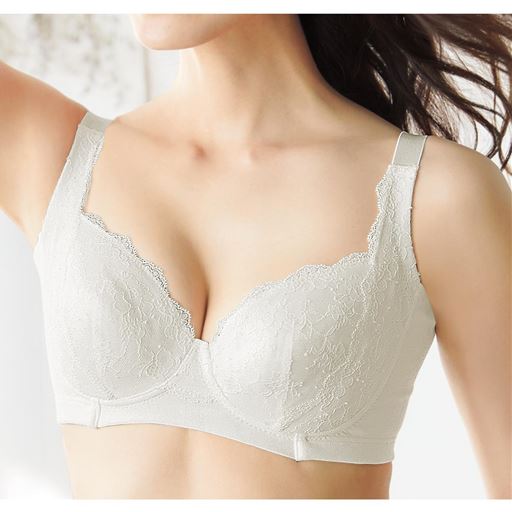 【レディース大きいサイズ】 楽してキレイブラジャー(フルカップ・ワイヤー入り) - セシール ■カラー：オフホワイト ■サイズ：F100, F95, C85, C90, C95, D85, D90, D95, D100, E85, E90, E95, E100, F85, F90