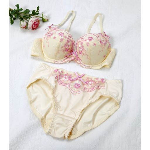 【レディース】 花刺しゅうレースブラジャー&ショーツペア(トリンプ)(ソフトワイヤー入り・3/4カップ) ■カラー：パールクリーム ■サイズ：A75M, B75M, B75L, B80L, C70M, C75M, C80L, D70M, D75L, D80L, E75L, E80L, A75L, E70M