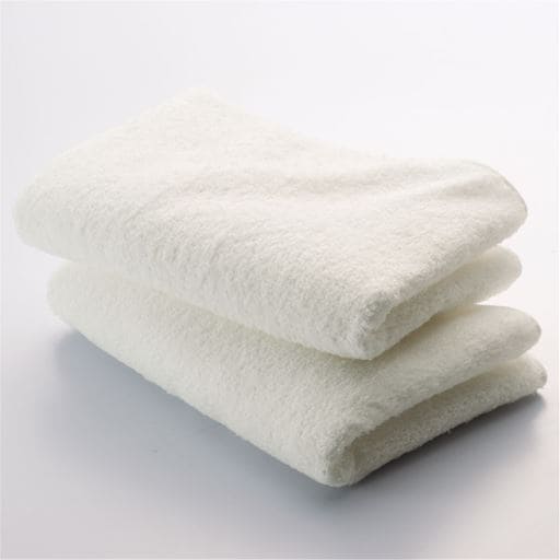 【今治産】軽くて柔らかいタオル(同色2枚組) 普段使いのタオルをちょっと良いものに - セシール ■カラー：A(白磁/はくじ) ■サイズ：フェイスタオル(横80×縦3
