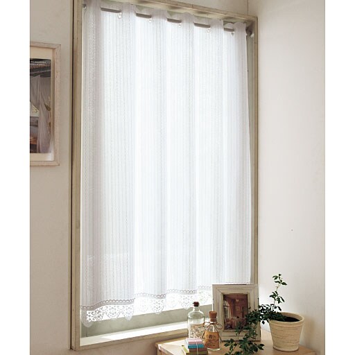 遮熱UVプロテクトカット小窓用ミラーレースカーテン ■カラー：ホワイト ■サイズ：幅138×丈45cmと題した写真