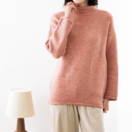 【レディース】 ふわふわハイネックニットプルオーバー - セシール ■カラー：サーモンピンク ■サイズ：M,L,LL,3L