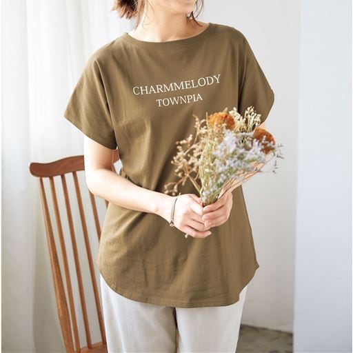 【レディース】 ロゴ入りゆるTシャツ(綿100%) ■カラー：オリーブベージュ ■サイズ：M,L,LL,3L