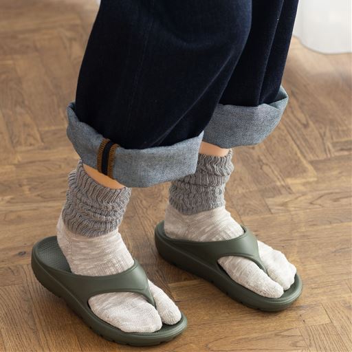 ＜セシール＞【レディース】 冷えないムレない和紙の足袋靴下(日本製) - セシール ■カラー：グレー系 ■サイズ：23〜25画像