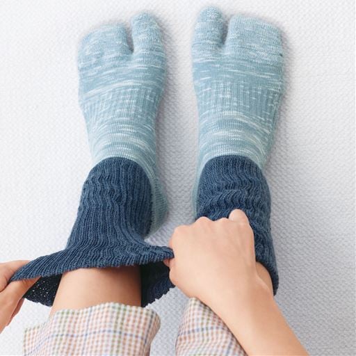 ＜セシール＞【レディース】 冷えないムレない和紙の足袋靴下(日本製) ■カラー：ブルー系 ■サイズ：23〜25