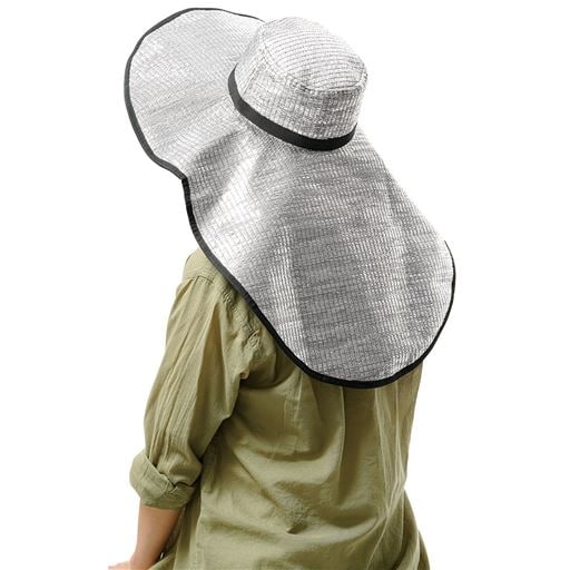  アルミで遮熱ひも付きジャンボつば広帽子 - セシール ■カラー：シルバー