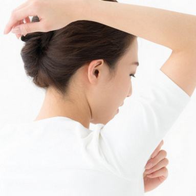 脇汗がひどい、止める方法と対策は？服につかない、汗染み防止の秘訣も