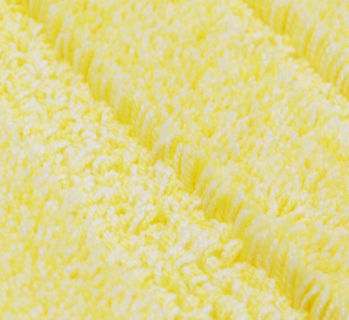 ペールイエロー