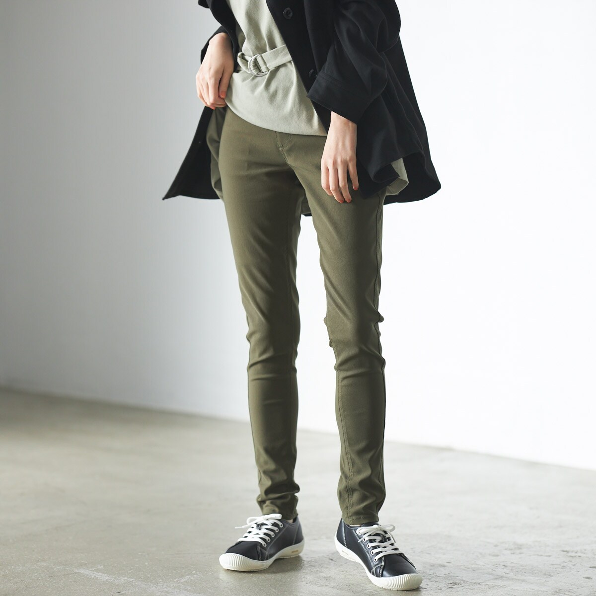 Net限定 ストレッチツイル 美脚レギパン 10分丈 セシール Cecile