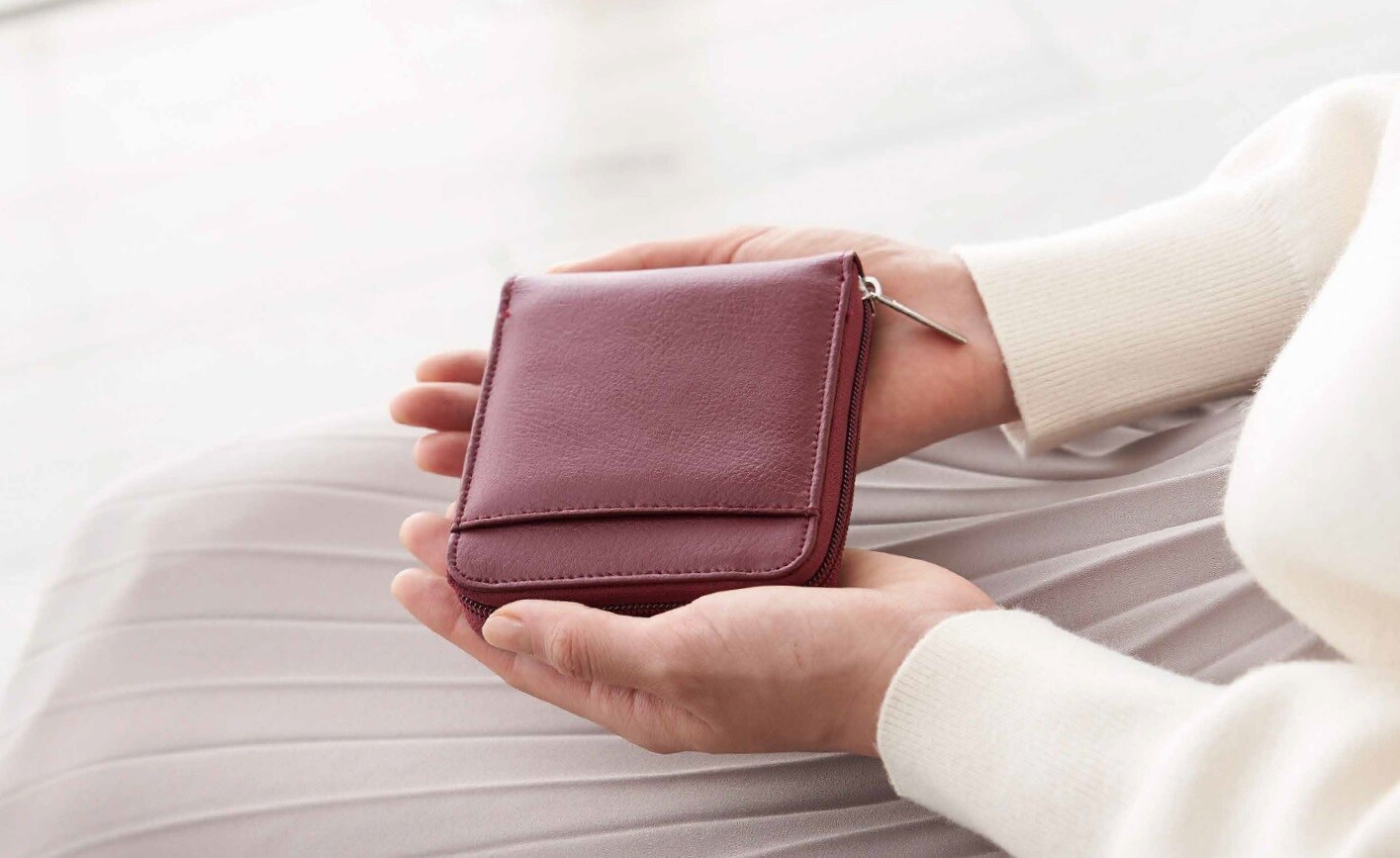 牛床革二つ折りラウンド財布 セシール Cecile
