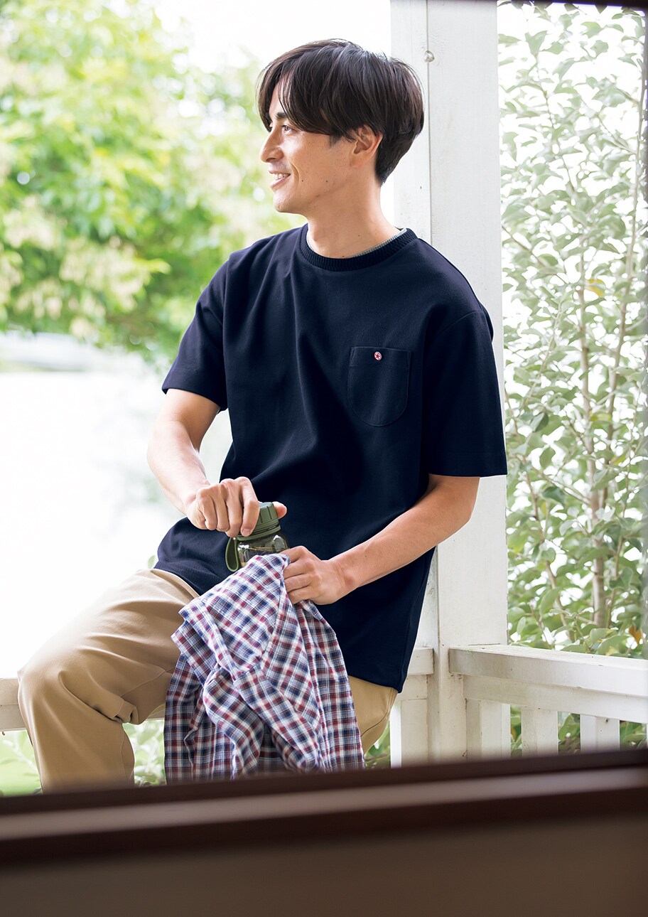 さりげない重ね着風デザインでこなれる、技ありTシャツ