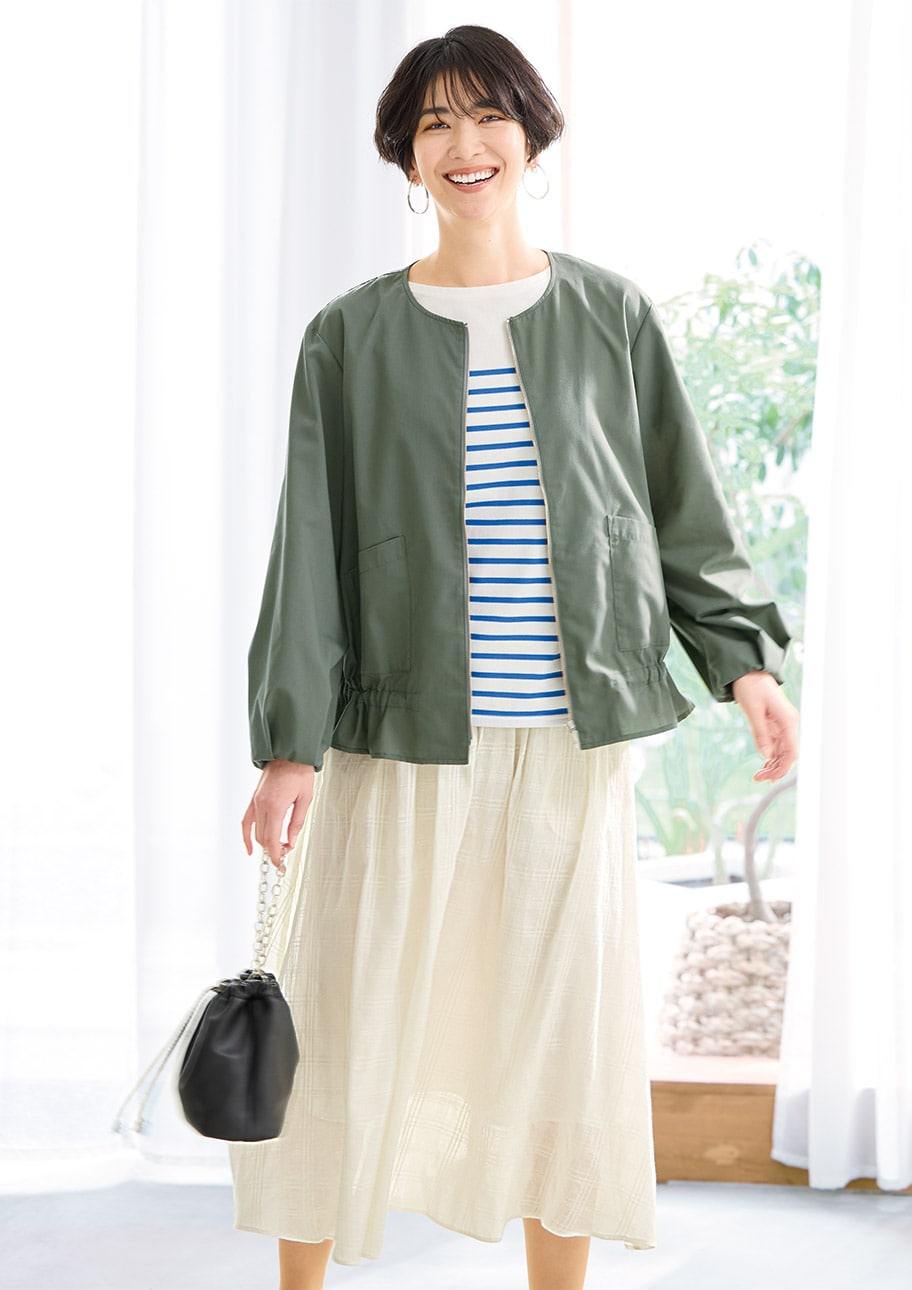 軽いジャケットとスカートのおすすめ甘辛ミックスコーデ