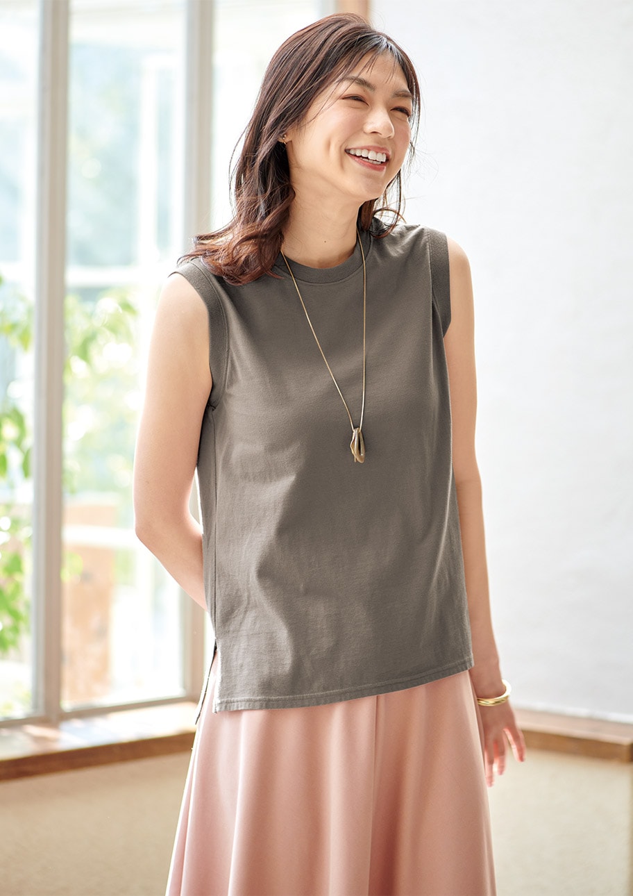 ベージュ×ピンクで大人っぽく甘めな印象に