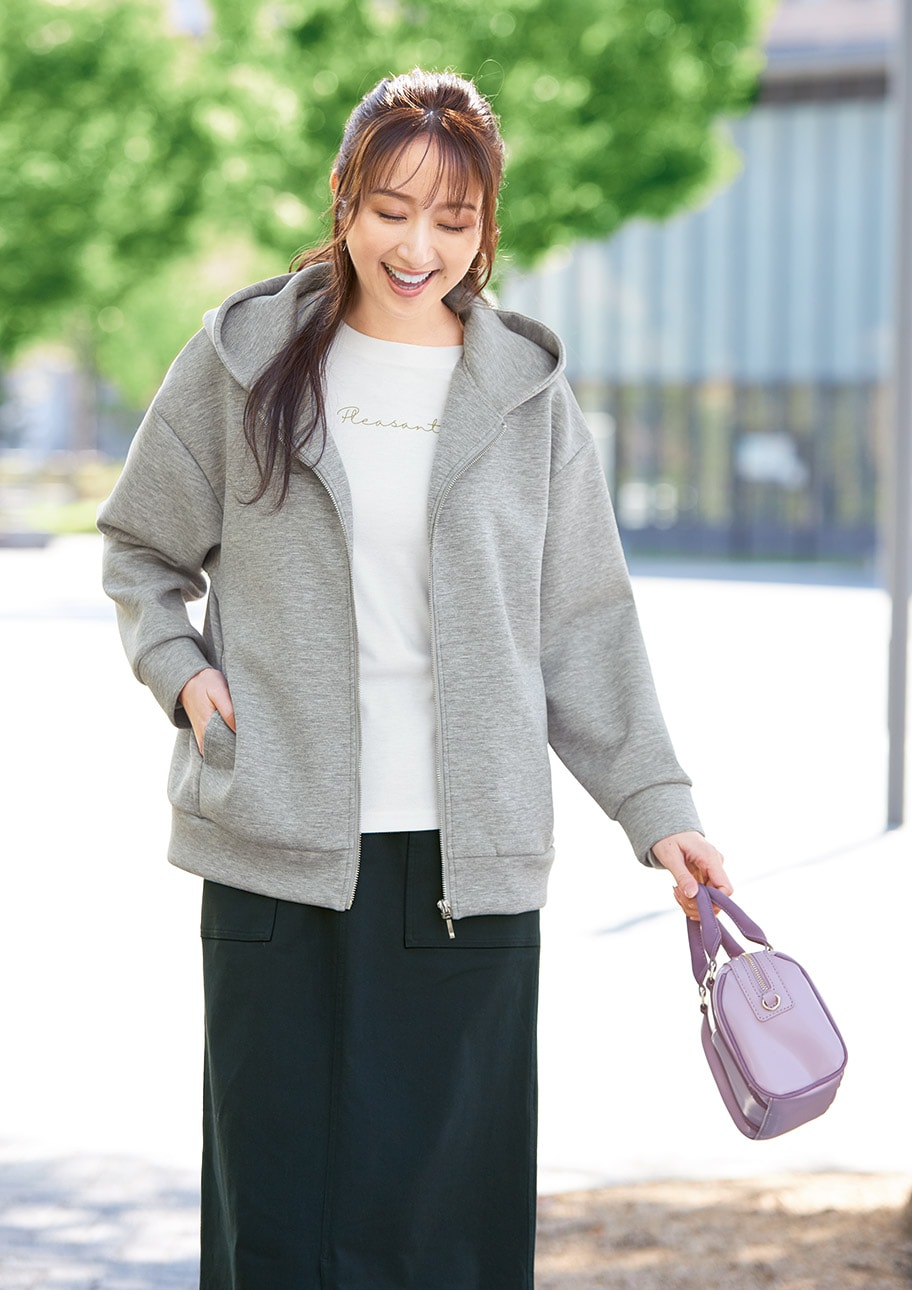 上質スウェットできちんと見える、大人のための休日カジュアル