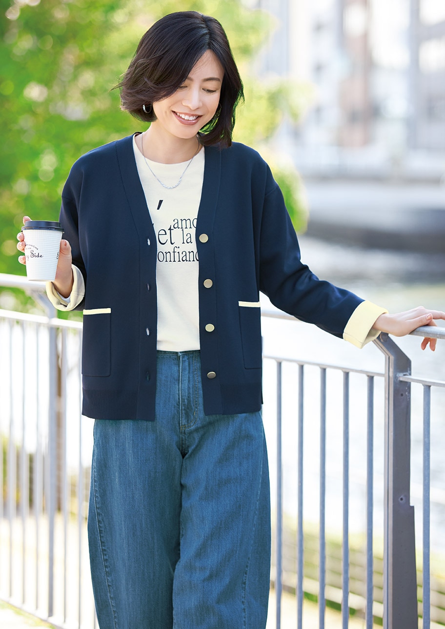 ネイビー×デニムで作る抜け感、さっと羽織るきれいめカジュアル