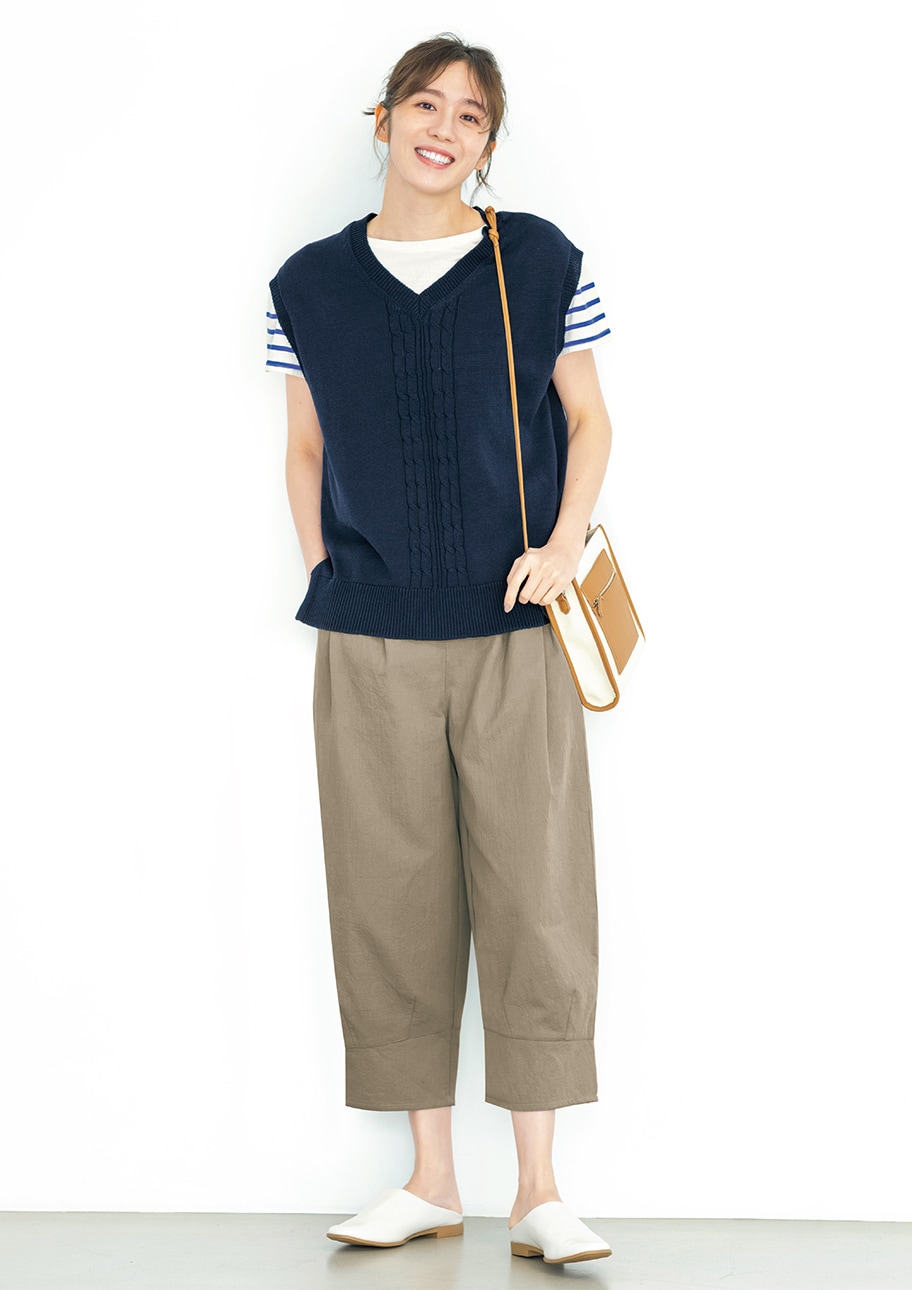 ゆるシルエットパンツとベストの今っぽいナチュラルコーデ