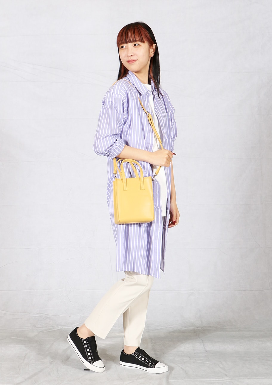 スタイルアップを叶えるロングシャツスタイル
