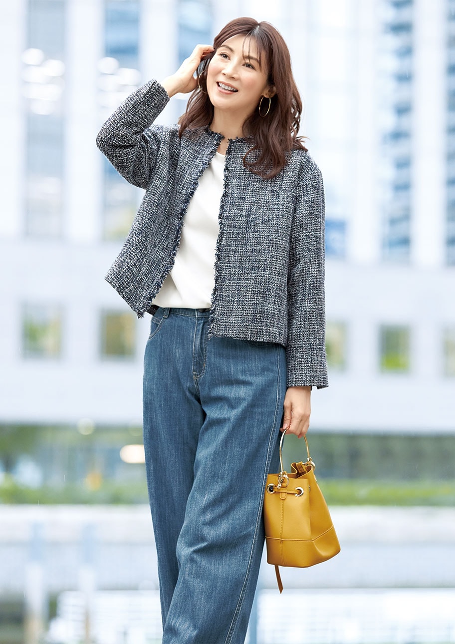 ツイードの端正さとデニムの抜け感で叶える、大人の週末スタイル