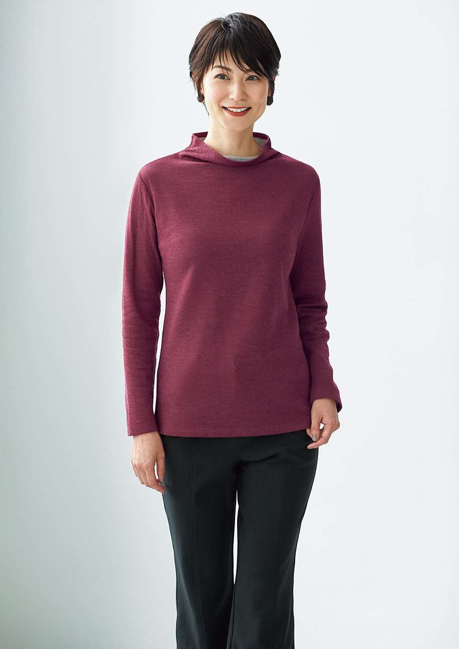 あたたかみあるダークレッドが目をひくボトルネックコーデ セシール Cecile