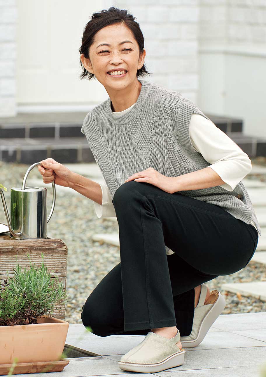 ベーシックなストレートシルエットならどんな着こなしにもマッチ