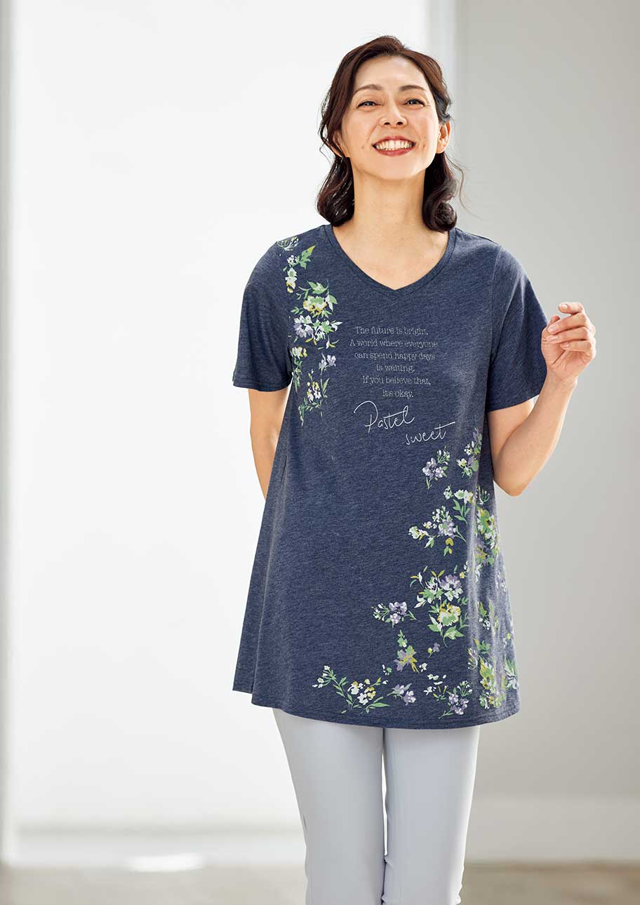 フェミニンなプリントTシャツでラクちん着映え