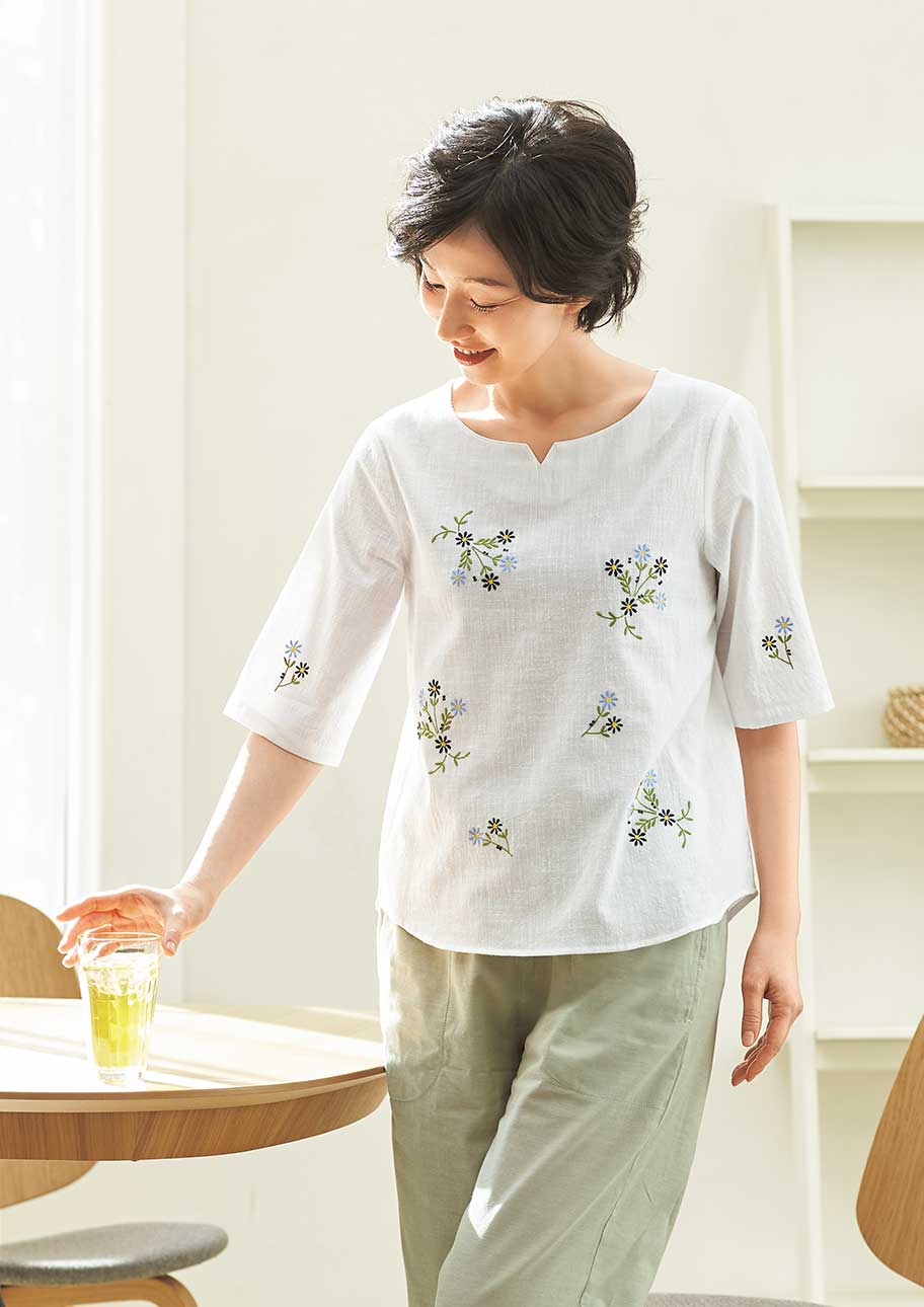 清涼感のある風合いのコットンに愛らしいプリントをのせて
