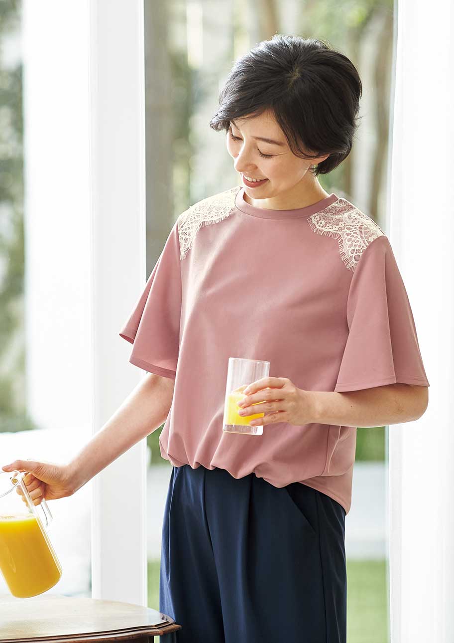 着心地のいいTシャツなのにレースやギャザーでおしゃれ見え