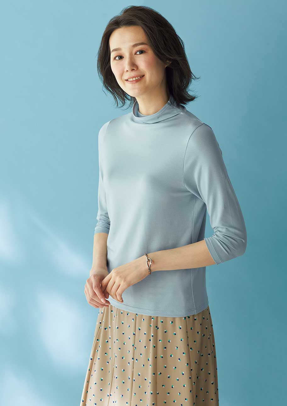 お顔を明るく見せる美しい色でUVや冷房対策にも便利な7分袖のカットソー