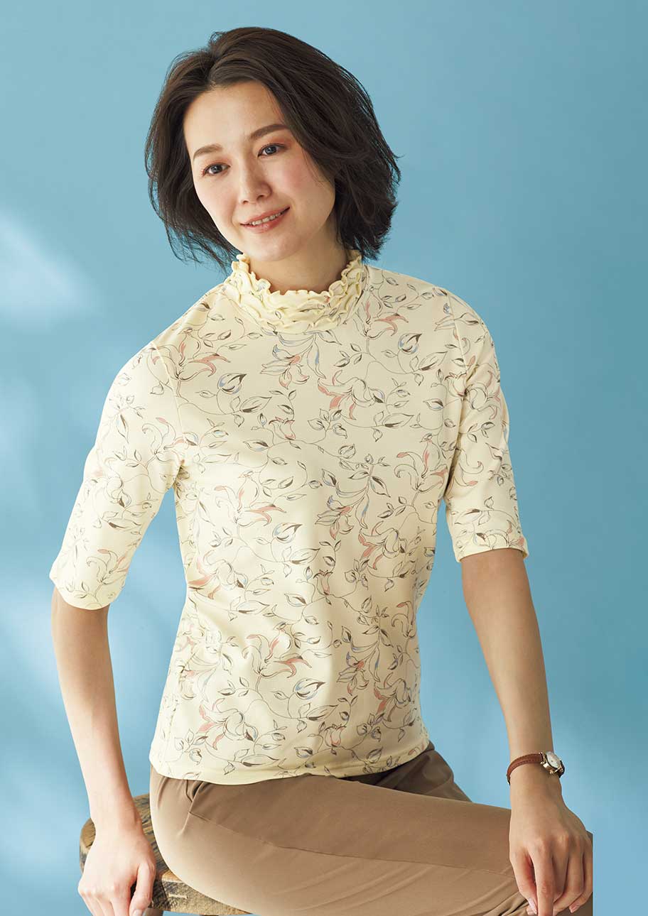 4段メローがお顔をパッと華やがせ5分袖で二の腕すっきり