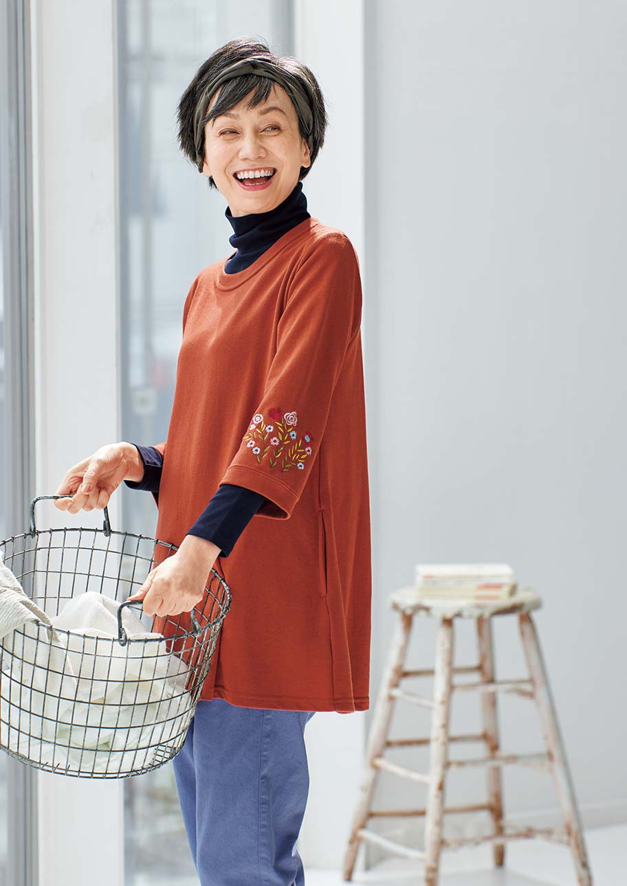 花咲くチュニックで、忙しいつかの間も、ほっと優しい気分