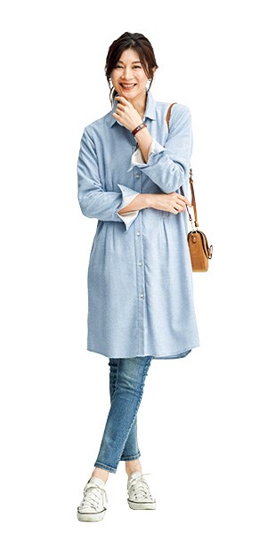チュニックシャツ×ビンテージ風デニムパンツ